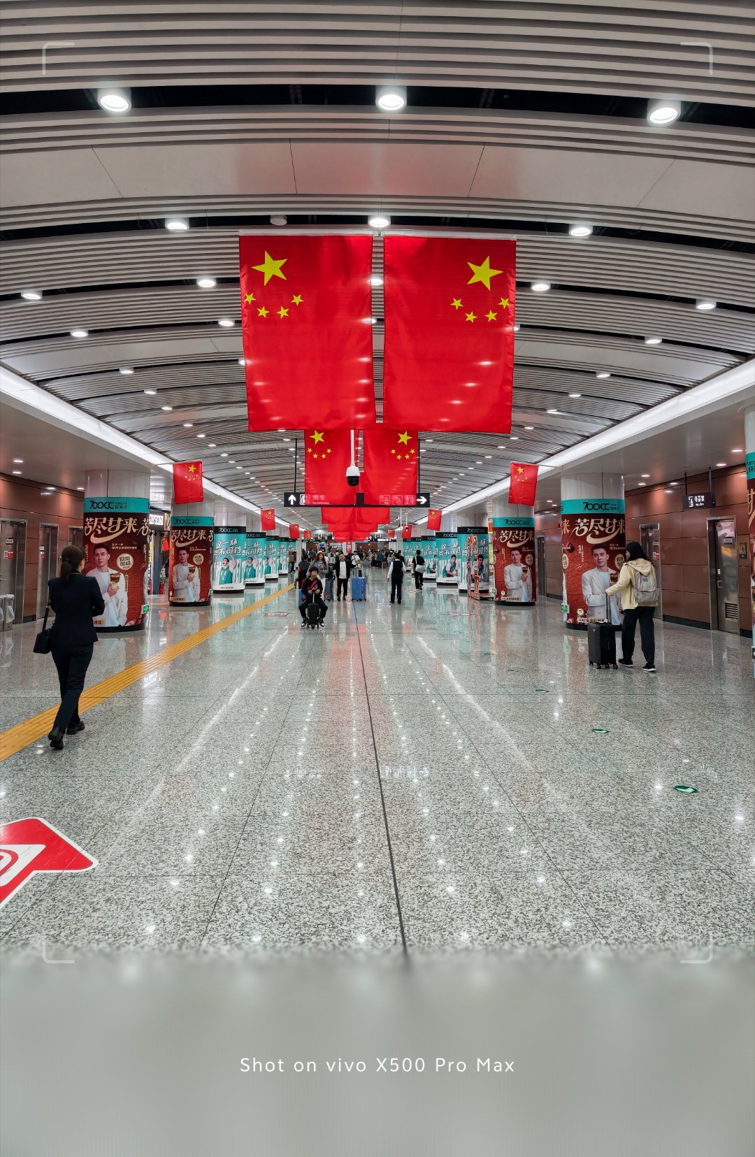 沈阳机场的国庆节气氛很浓厚[捂嘴哭] ​​​