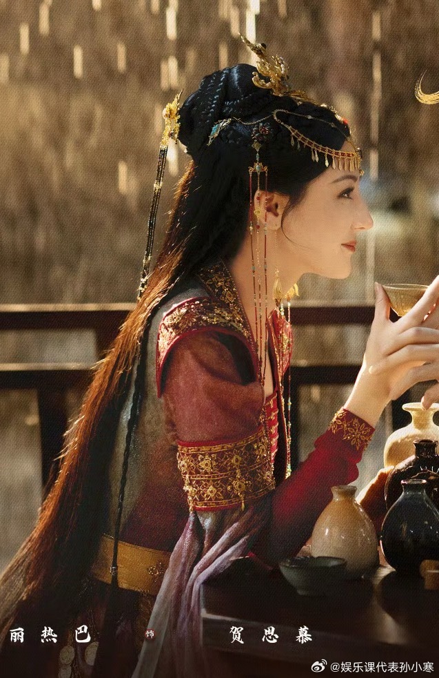 迪丽热巴白日提灯元宵节贺图喜欢家慕这个妆造白日提灯元宵节贺图迪丽热巴