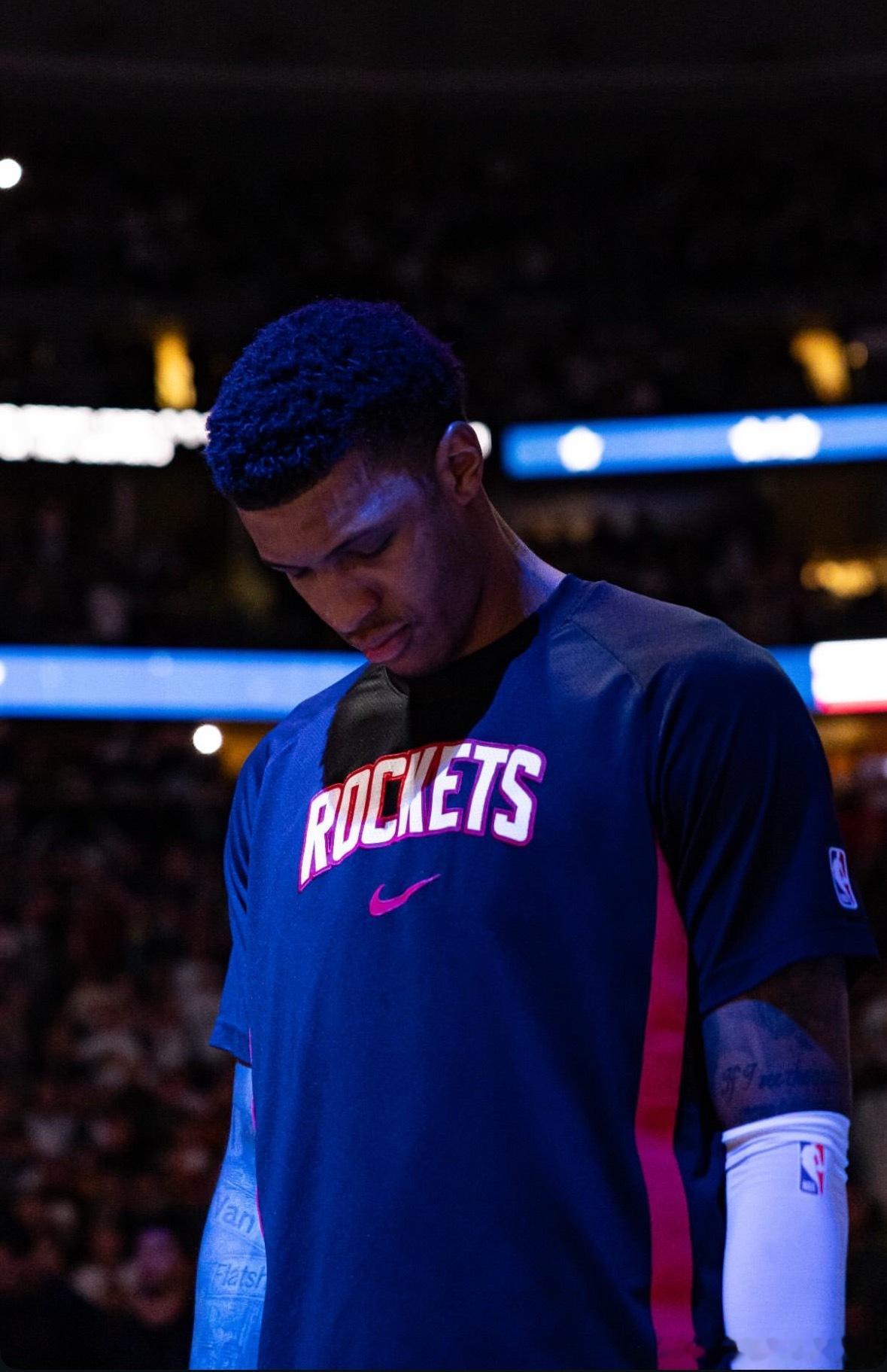 「 星光不问赶路人，时光不负有心者。真正的成长，都发生在默默扎根的日子里」晚安，