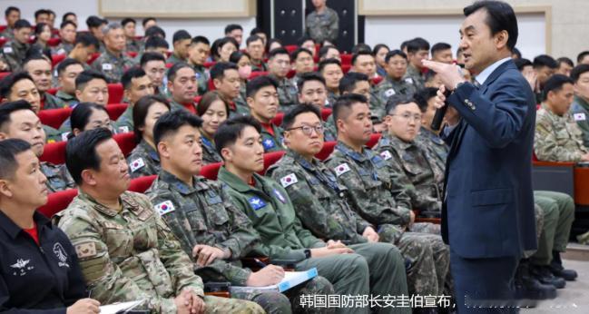 韩国总统李在明最近干了两件大事：一是宣布将三八线前沿驻军从2.2万人裁到6000