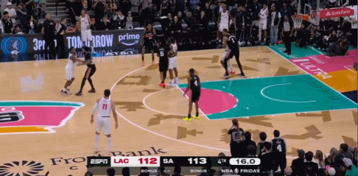 这球真不能怪巴图姆和大洛佩斯，要怪只能怪泰伦卢！
今天快船队在比赛还剩16秒时仅