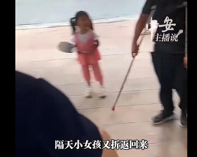 近日。一位来自河南的爸爸，带着年仅4岁的小女儿，背井离乡来天津谋生。爸爸身体不好