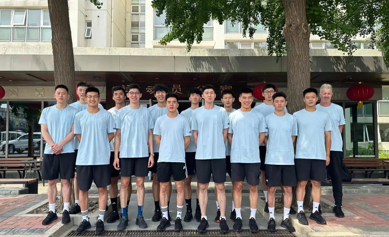 中国男排这届的小伙子们这么养眼呢！没准能拿世界冠军。