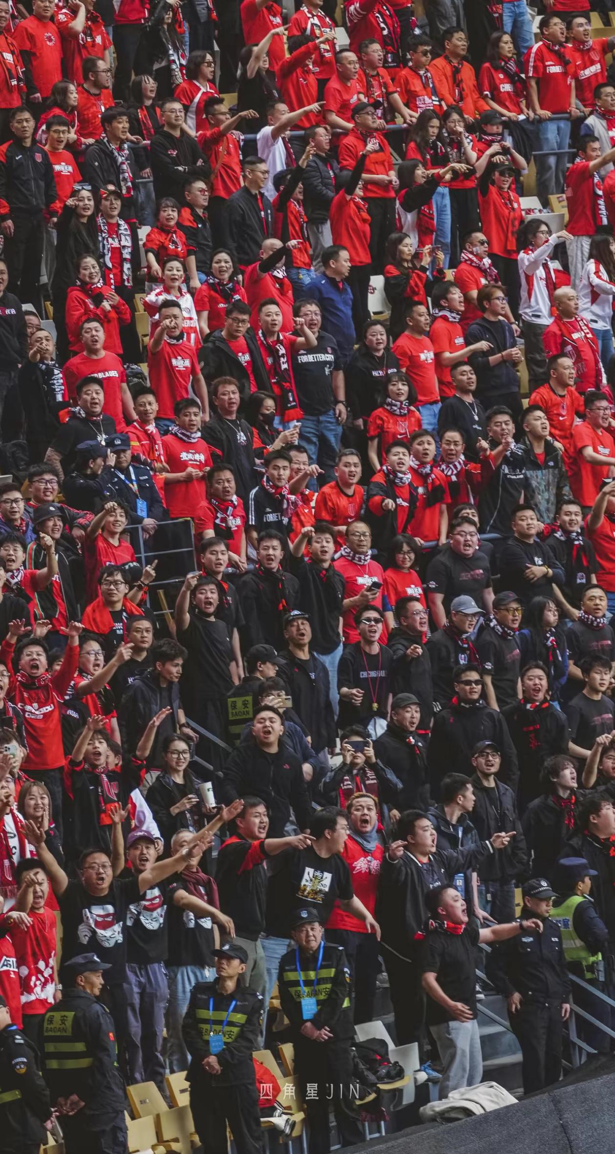 主要看比什么，如果是比足球，中超那肯定是成都，四川全兴的辉煌至今历历在目。足协杯