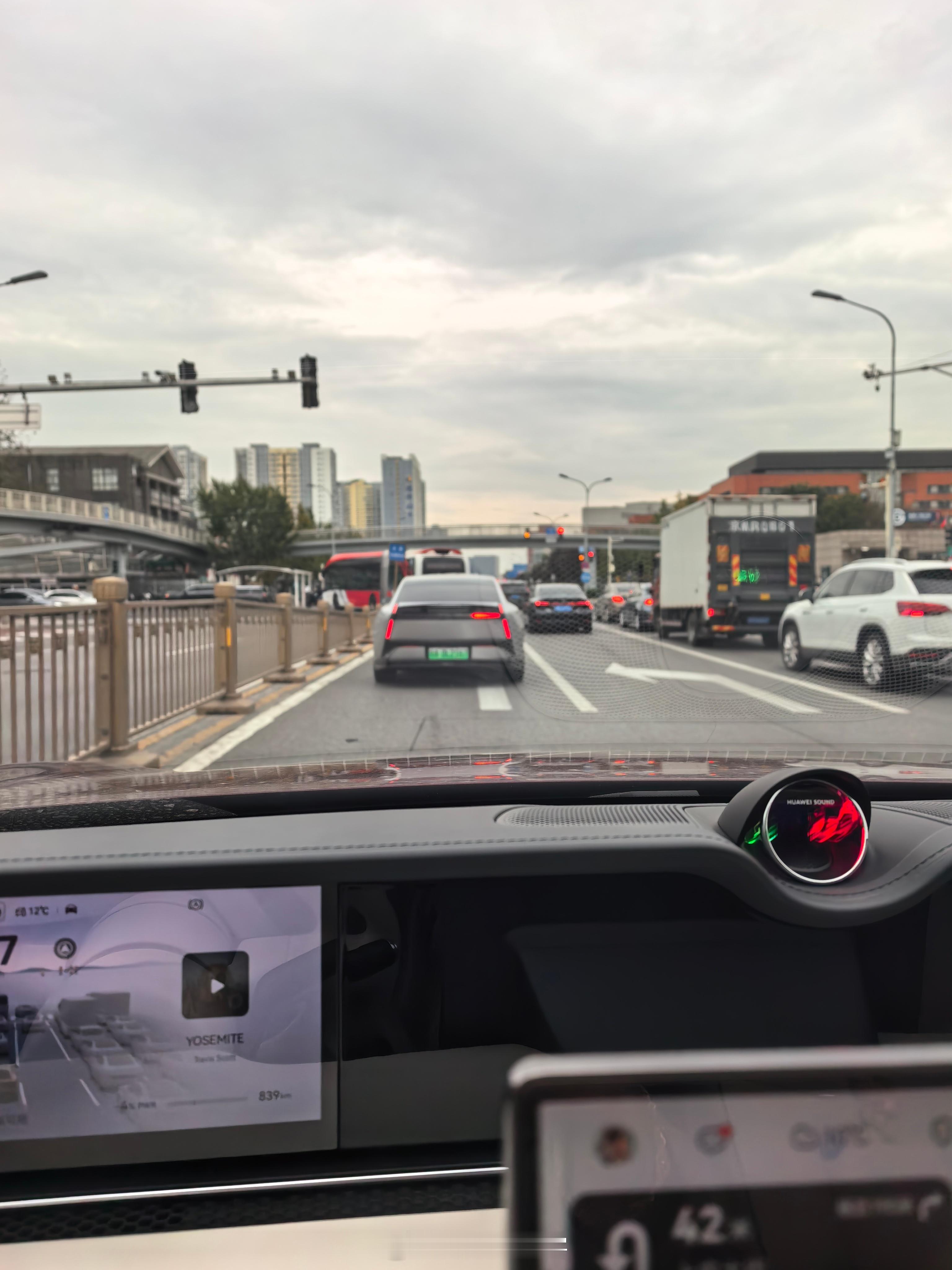 开着S9T遇见了小鹏新P7，都是有品位的新能源车主 ​​​