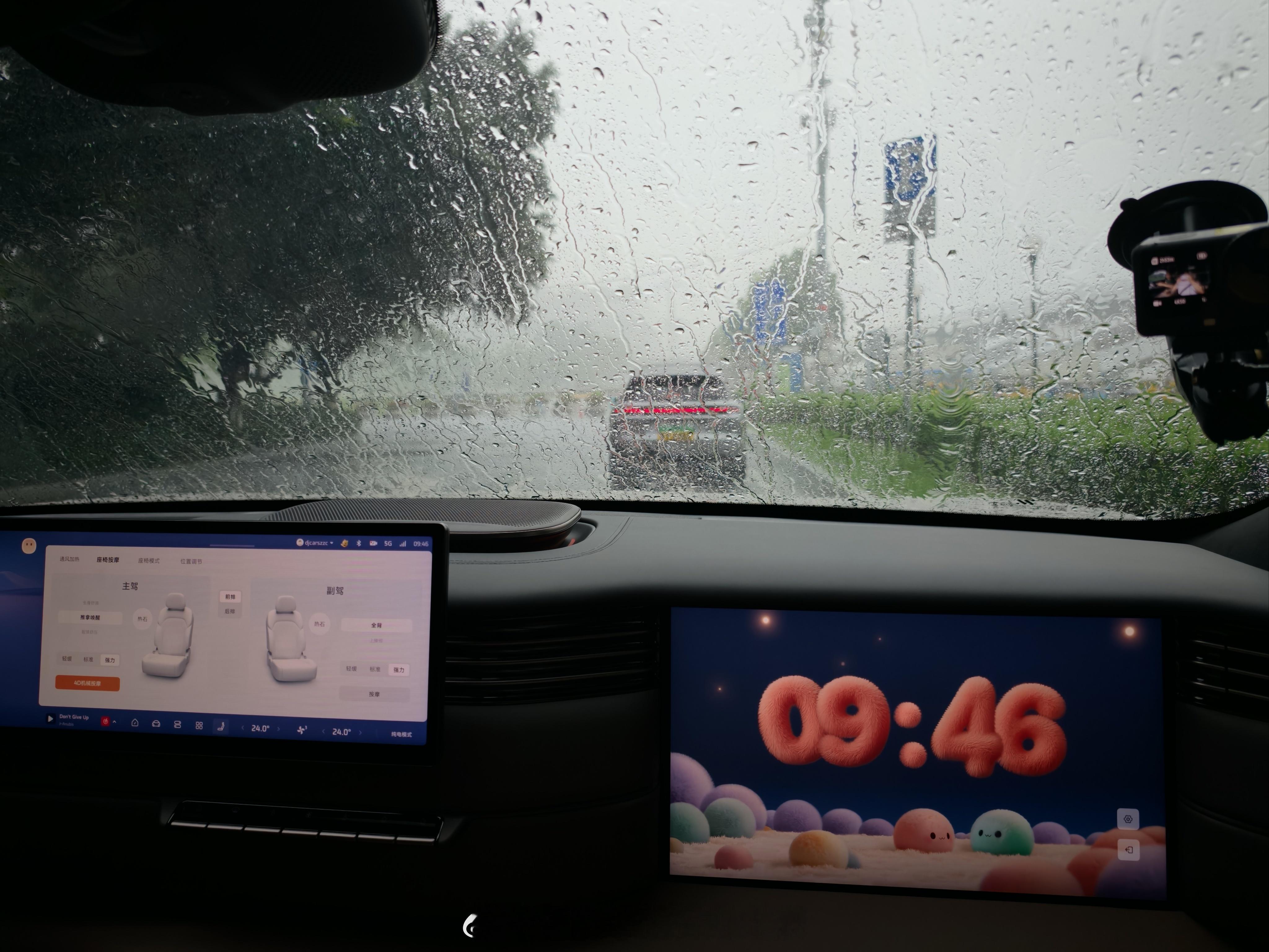 这一周的拍摄，都是在等雨停真的是字面意思的看天吃饭 