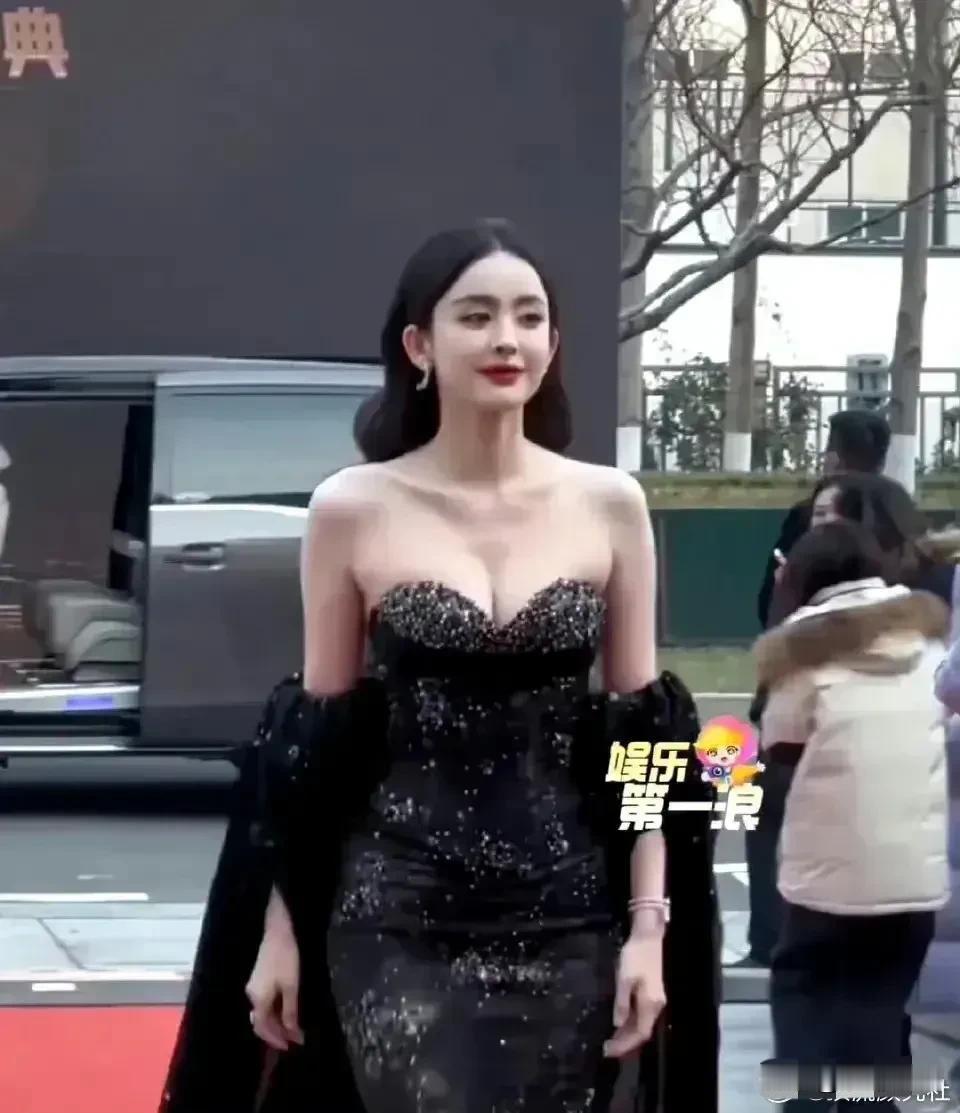 古力娜扎太拼了！为了新角色暴瘦10斤，秒变纸片人。女演员有多难，普通人无法理解，