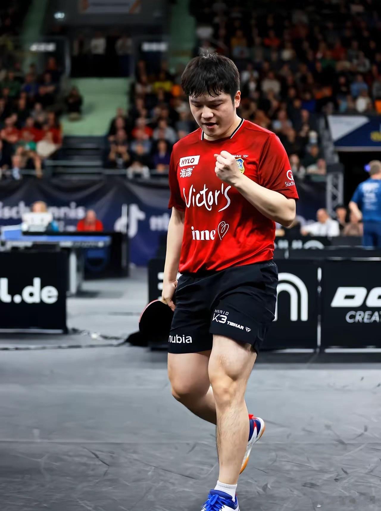 咋这么搞笑，德国杯户上隼辅放话说：“已找到克制其反手技术的策略”而东哥采访：“我