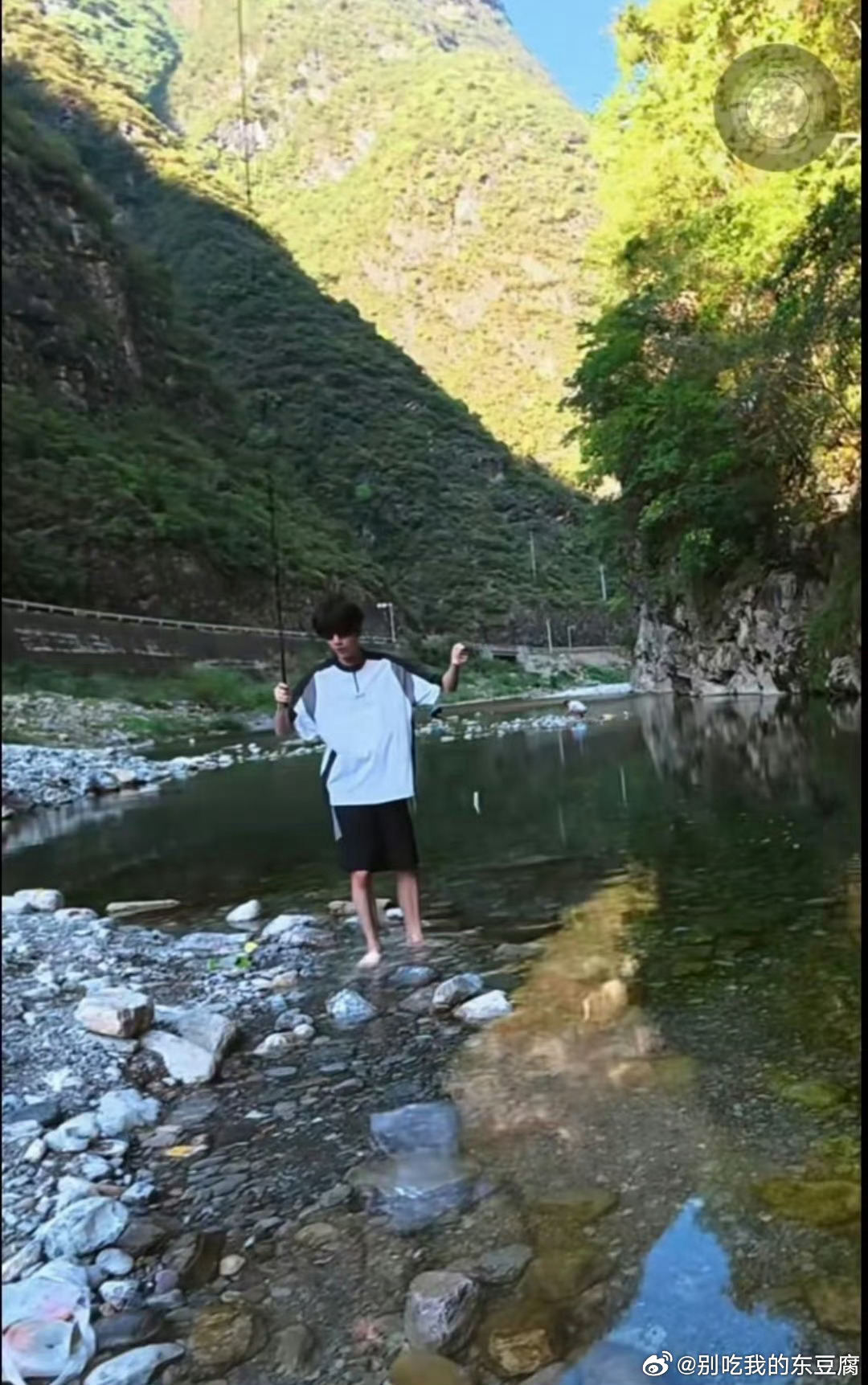 李煜东名字缩写倒过来是钓鱼佬 lyd→dyl ​​​
