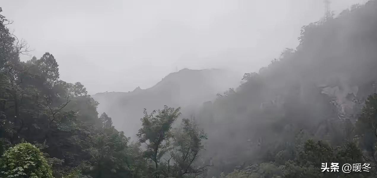 6名退休老师贵州避雨，农户做9菜1汤款待，一个举动看哭众人
 
这大山里的善意，