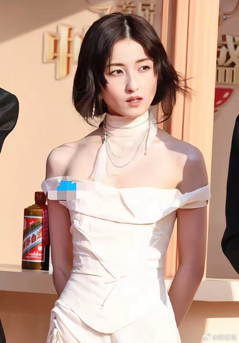 娱乐圈最可惜的就是张子枫了！演技非常好，长的也非常有辨识度，可偏偏就是想不开，硬