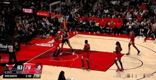 恕我直言！杨瀚森在篮下1打0非常激动，期待一次势大力沉的暴扣，结果杨瀚森没有第一