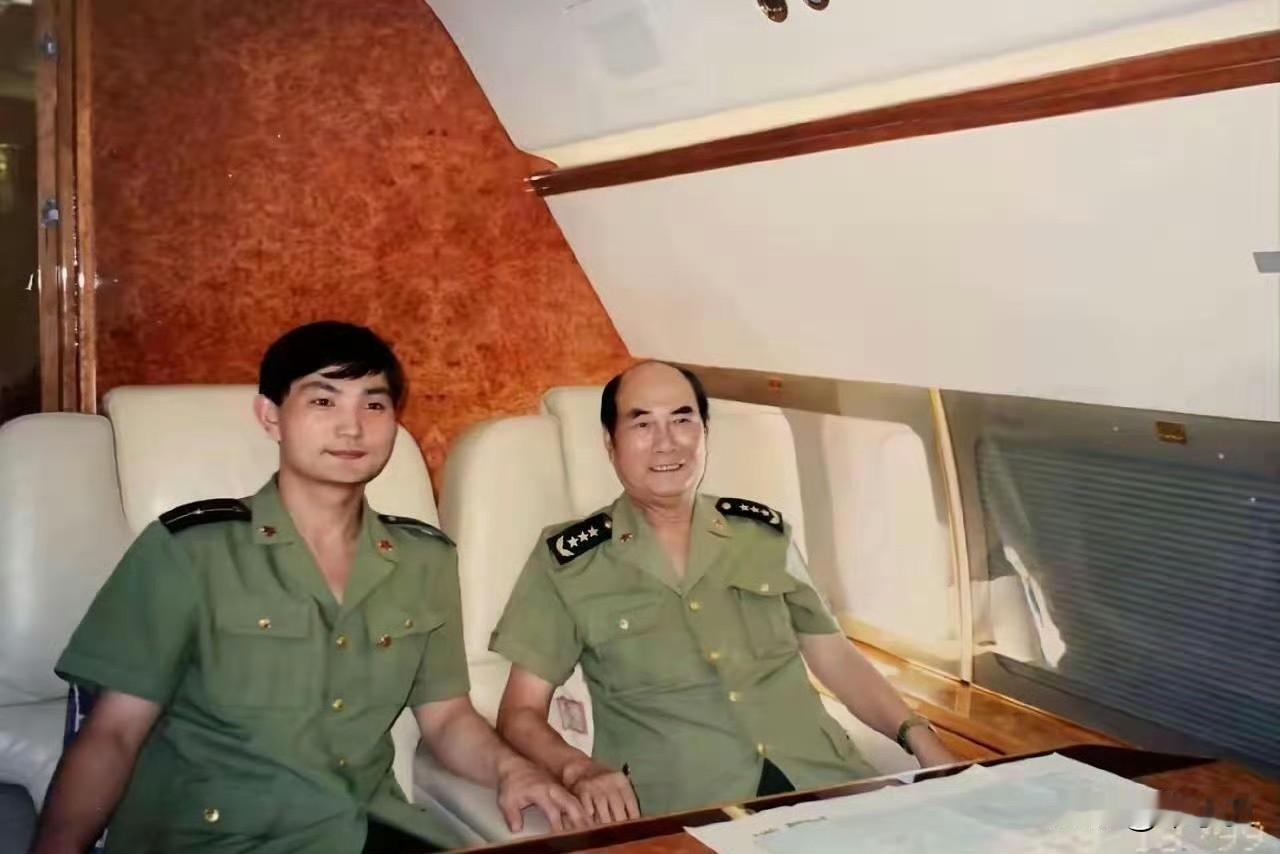 我敢打赌，要是谁能把右边这位认出来是谁的
绝对是一位近代历史方面的高手 ​​时代