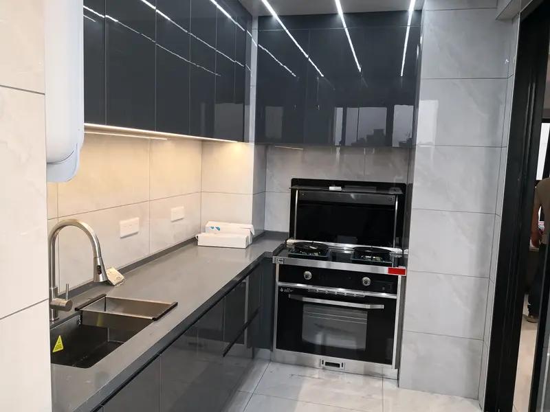 厨电品牌挤破头皮抢滩高端市场，原因很现实。今年，房地产回暖、家装旺季及消费者购买