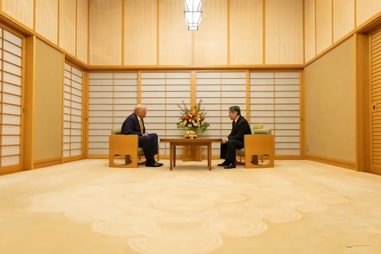 为了让他们的天皇与美国总统平起平坐，日本怎么能这样对待他们尊贵的客人呢？！特朗普