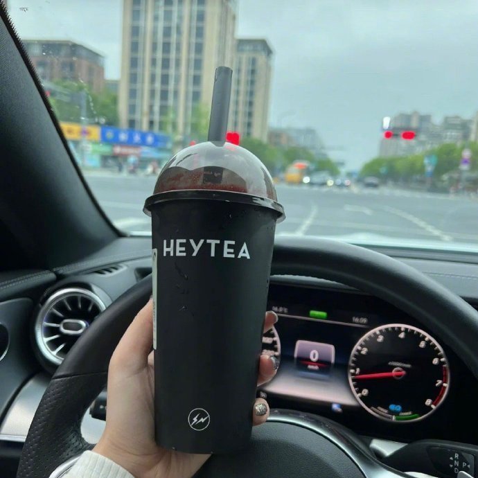 你见过谁开奥迪还想着大众，换句话说，遇见更好的，谁还记得你是谁。 