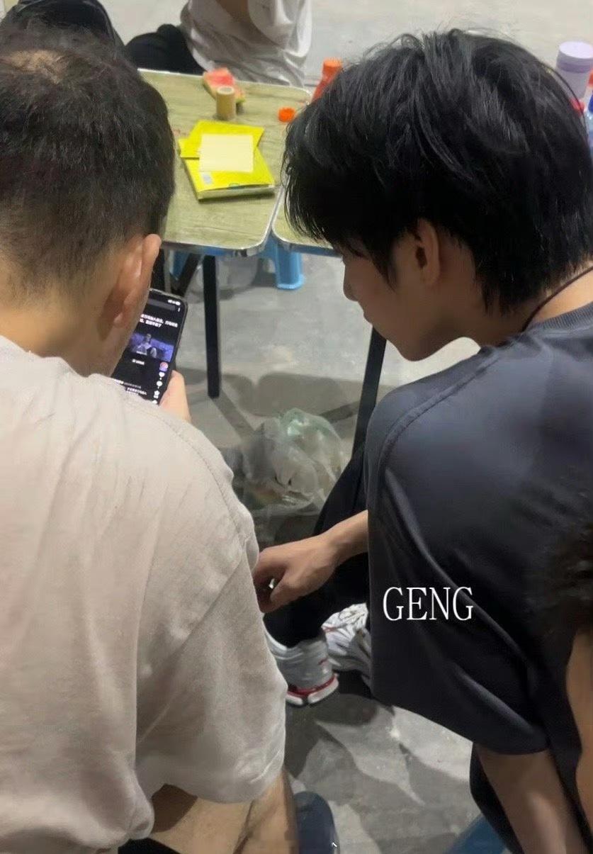 镖人组训时期的刘耀文刘耀文镖人组训时期 捡到两张《镖人》组训时期的小刘！少年将军