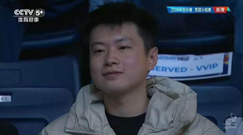 赵心童携女友观看2026世乒赛，为好朋友大头王楚钦加油。
赵心童和王楚钦友谊也是