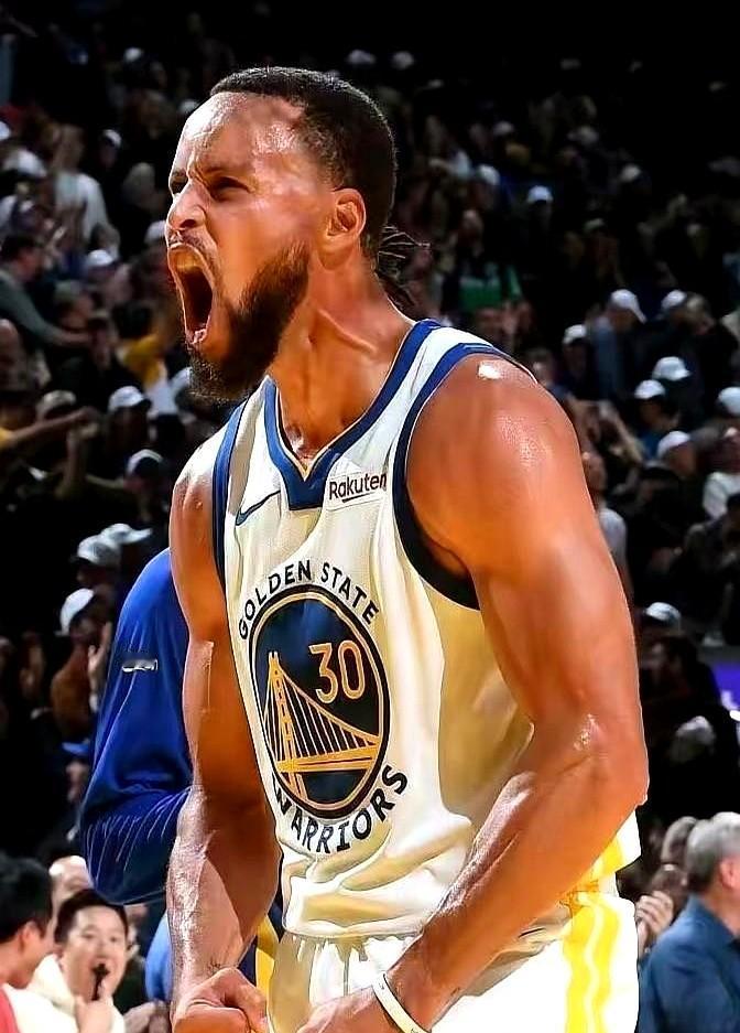 勇士三连胜，主角竟然不是库里。

穆迪这场首发真是打疯了。第一节就8投7中，一个