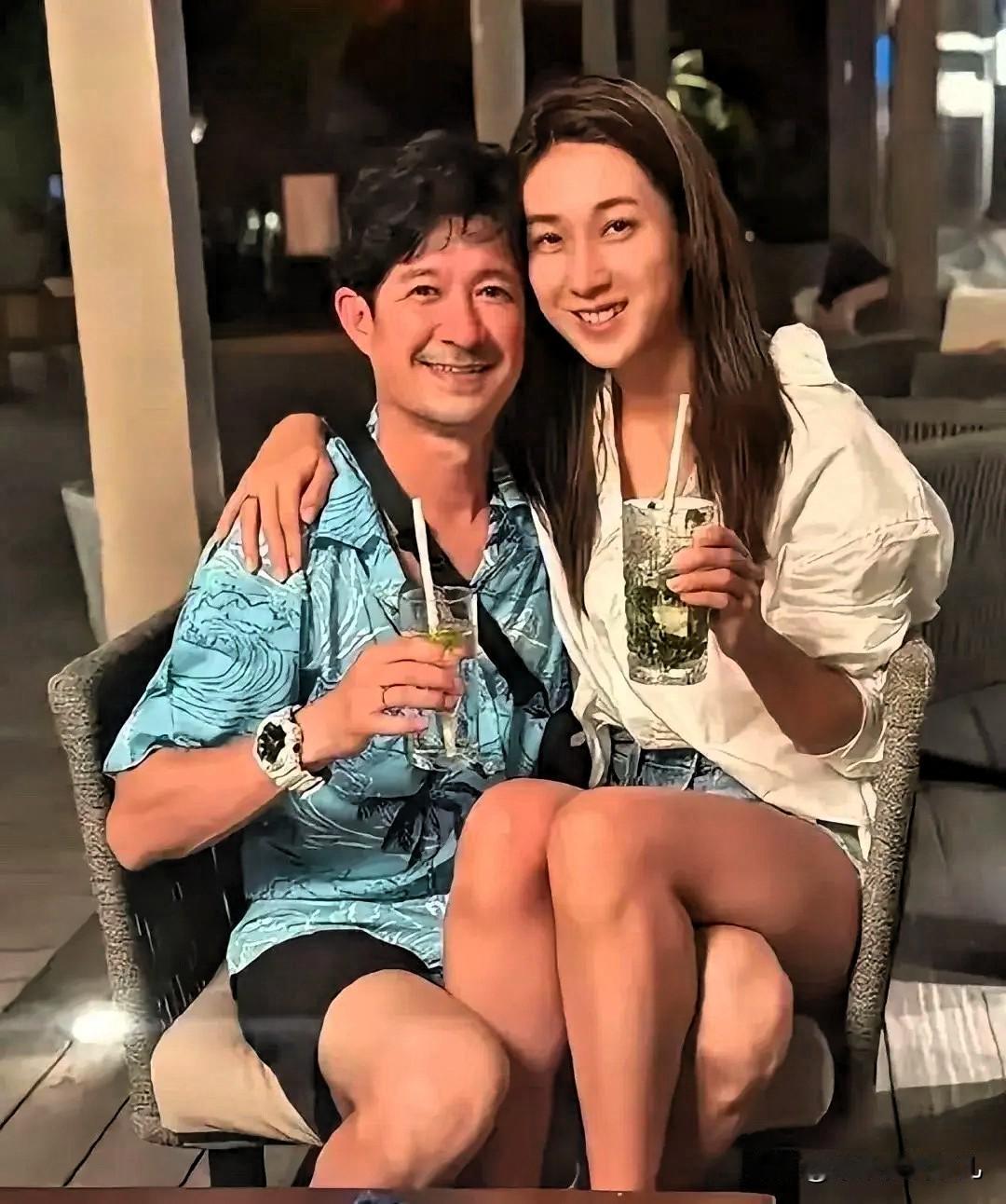 要说现在最后悔的谁
估计是钟嘉欣了

近日，钟嘉欣被曝出正在起诉老公，令人震惊。