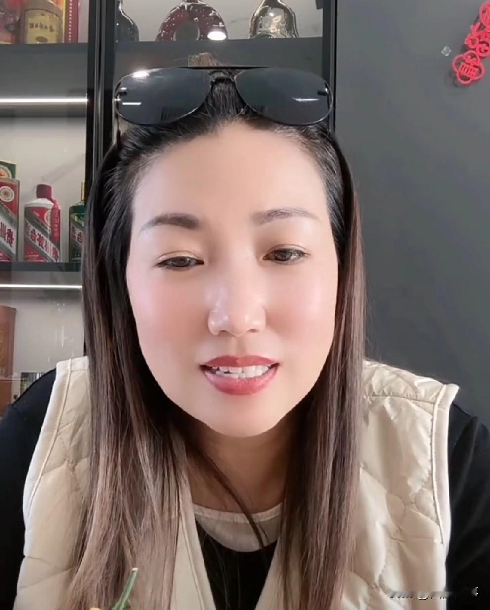 三驴妈抱怨被驴姐踩压贬低，没有人性！

                三驴妈含