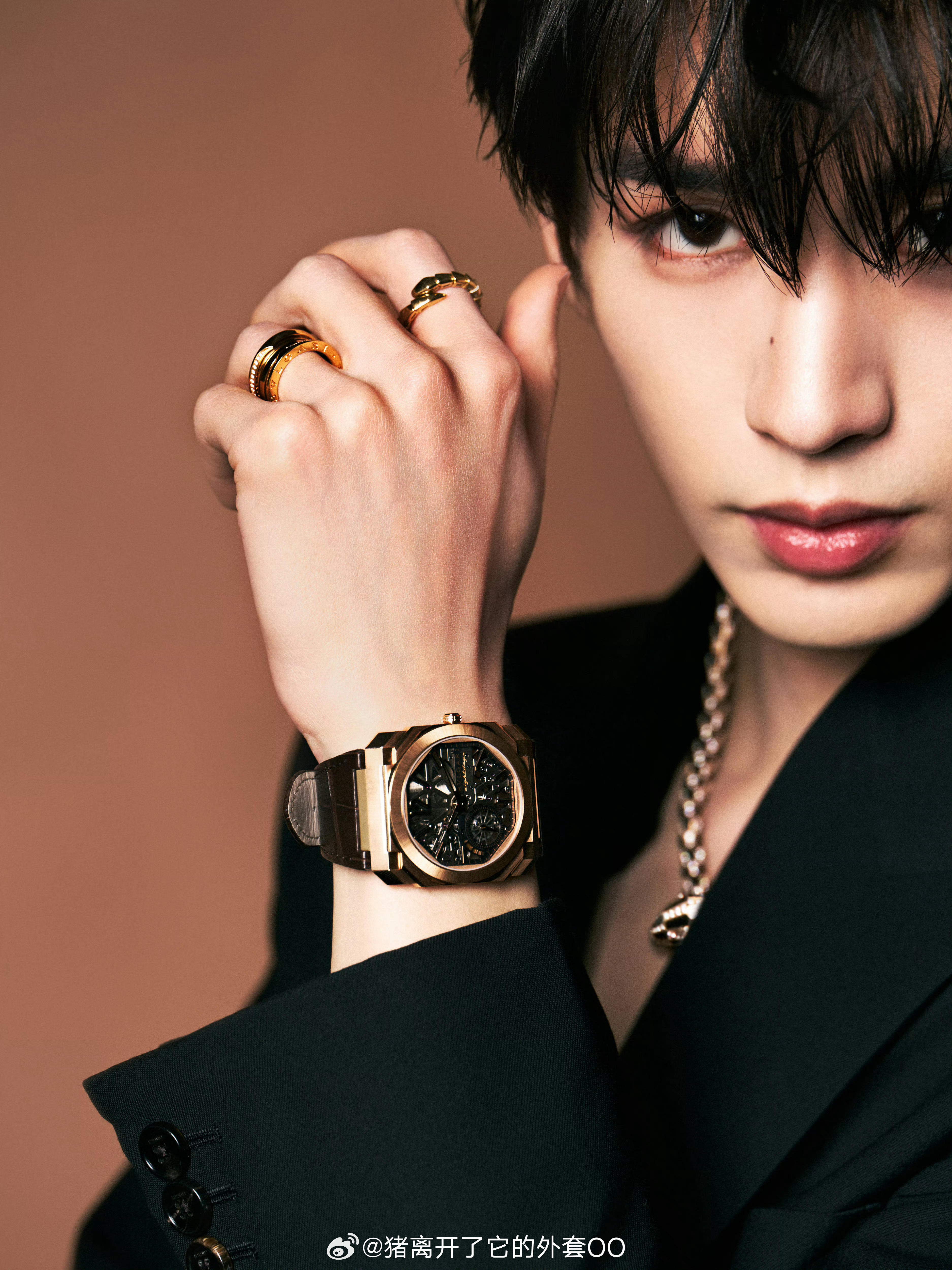 张凌赫微博之夜造型图来了，凌帝出手就知道有没有！！