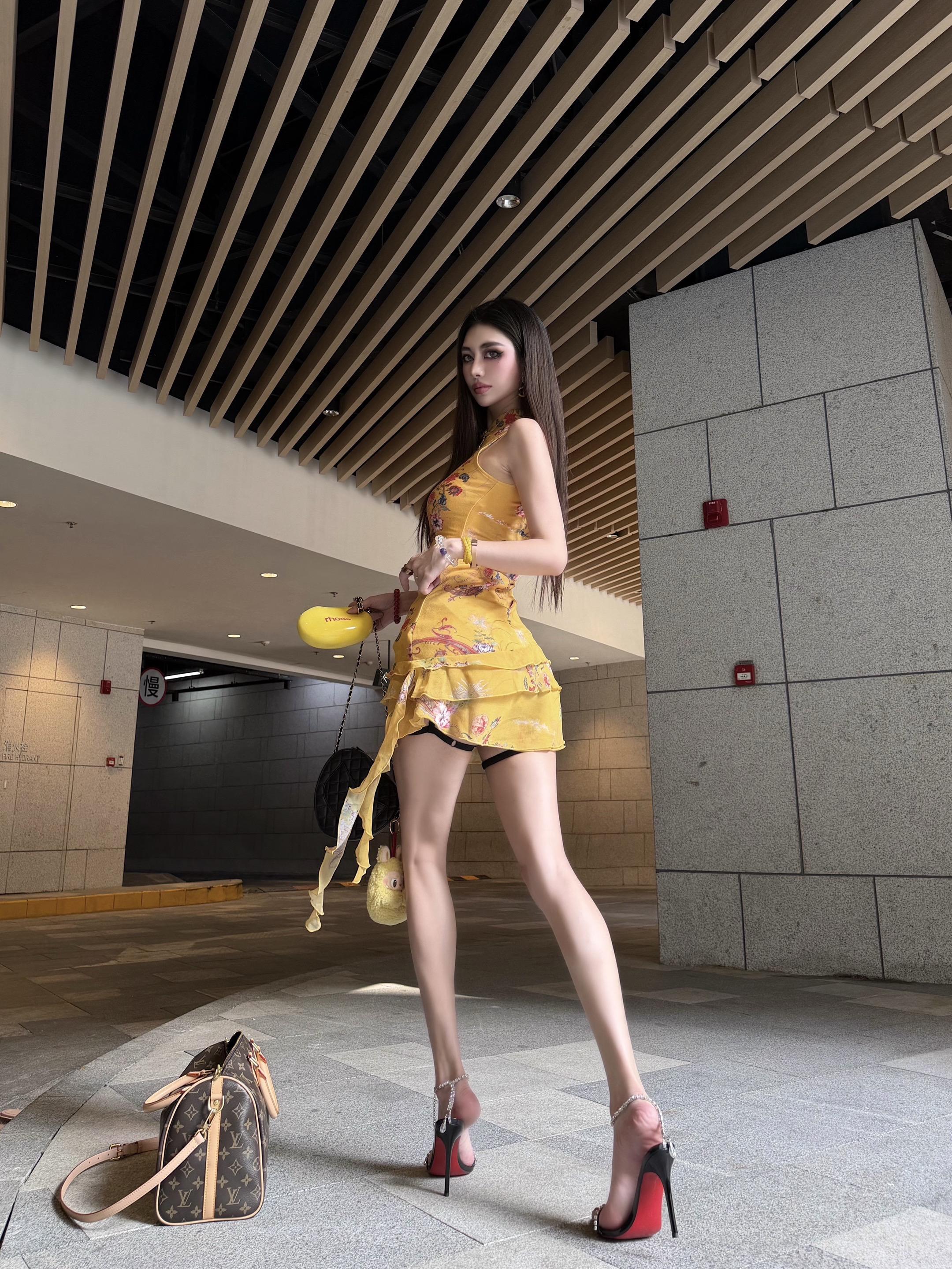 薄肌感辣妹。