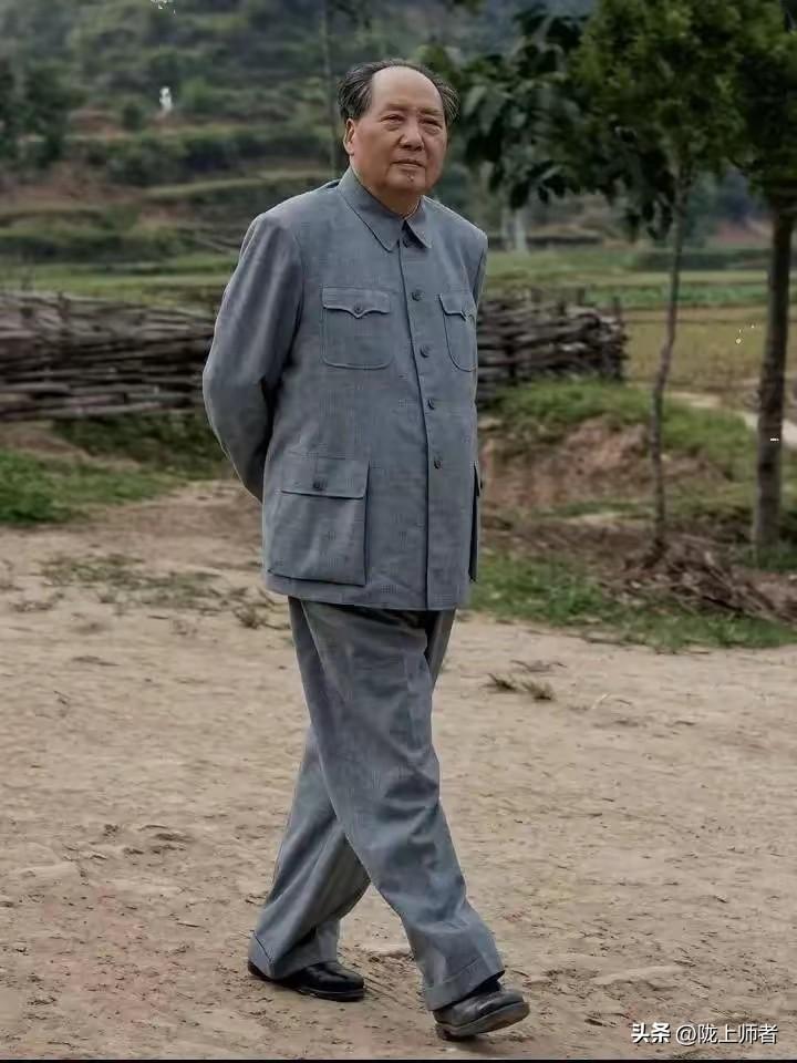 很朴素的一位老人，虽然已经逝世50年了，但是人民仍时刻想起他，怀念他。
