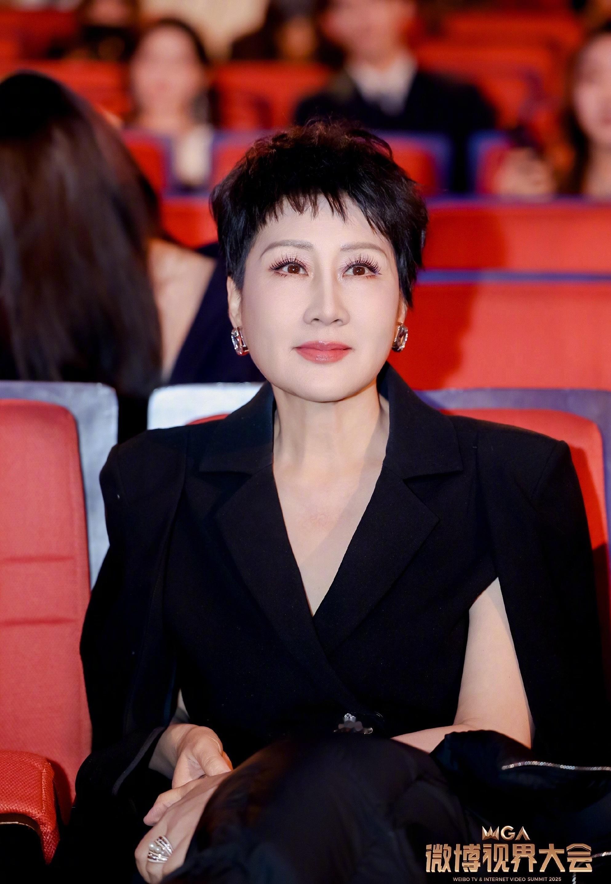 张凯丽署名新规致番位混乱张凯丽提案倡导整治撕番乱象，结果自己参演的剧集就违规使用