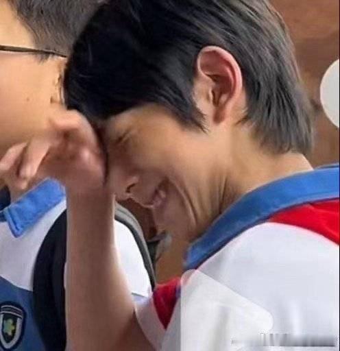 陈浚铭啧。蹭啥蹭去去去 
