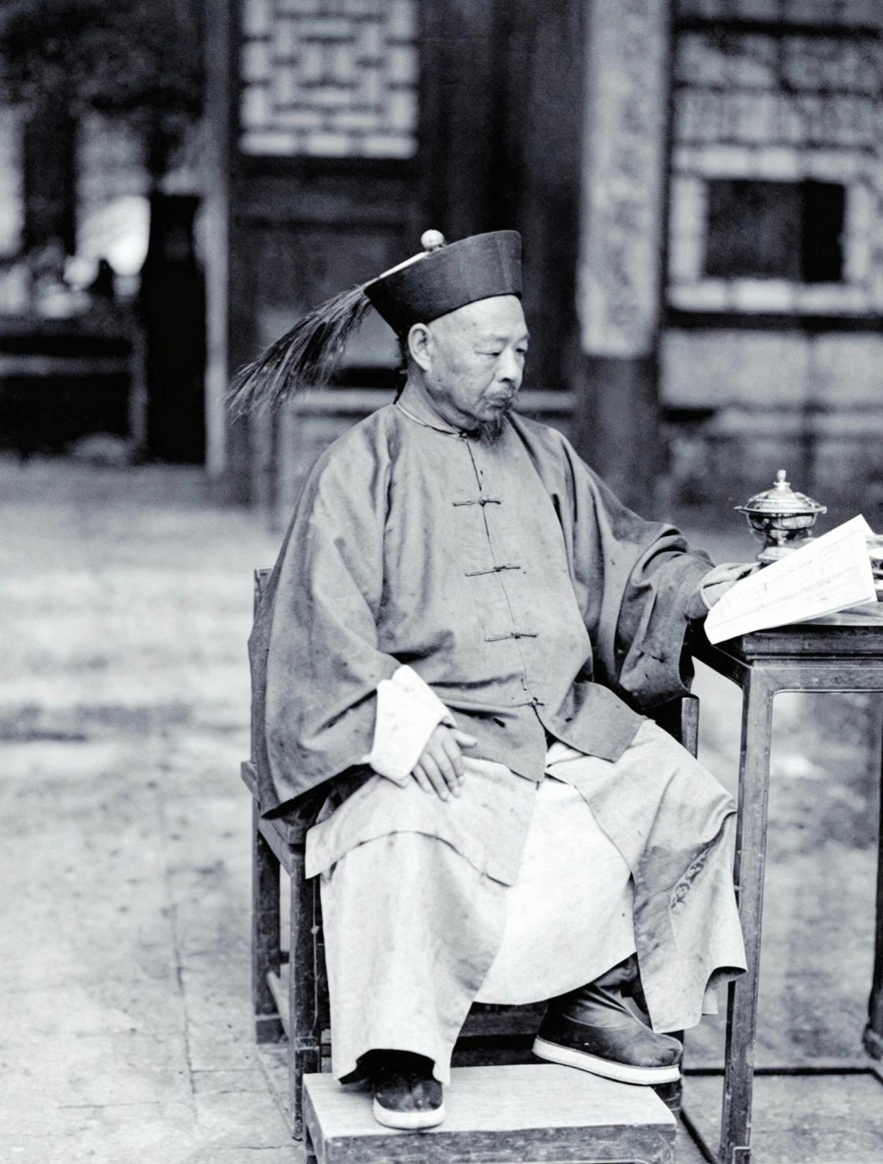 大将筹边尚未还，湖湘弟子满天山。新栽杨柳三千里，引得春风度玉关。 