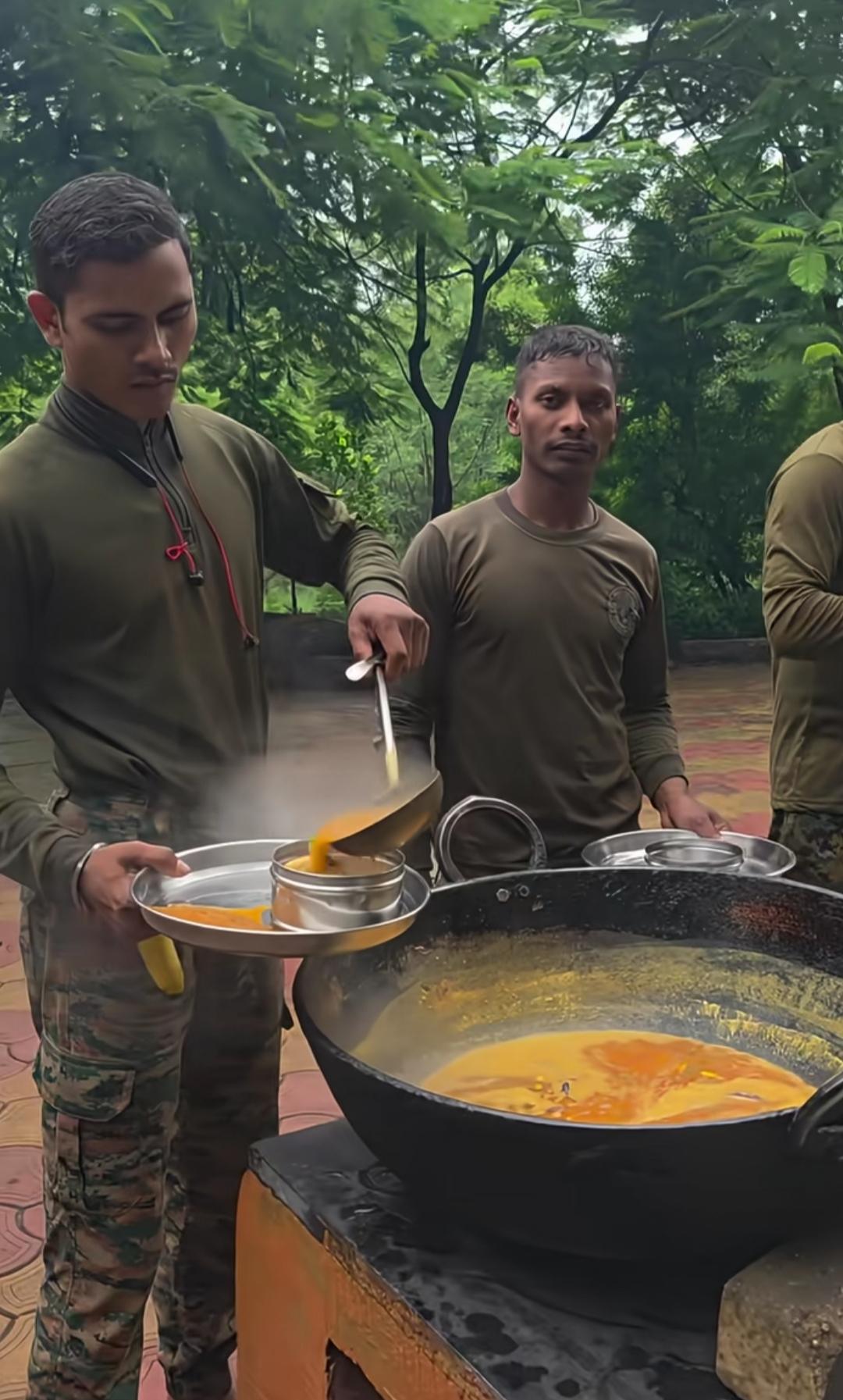 始终没搞懂，印度士兵结束训练之后，他们的伙食里，为何始终离不开含有玛莎拉的汤料和