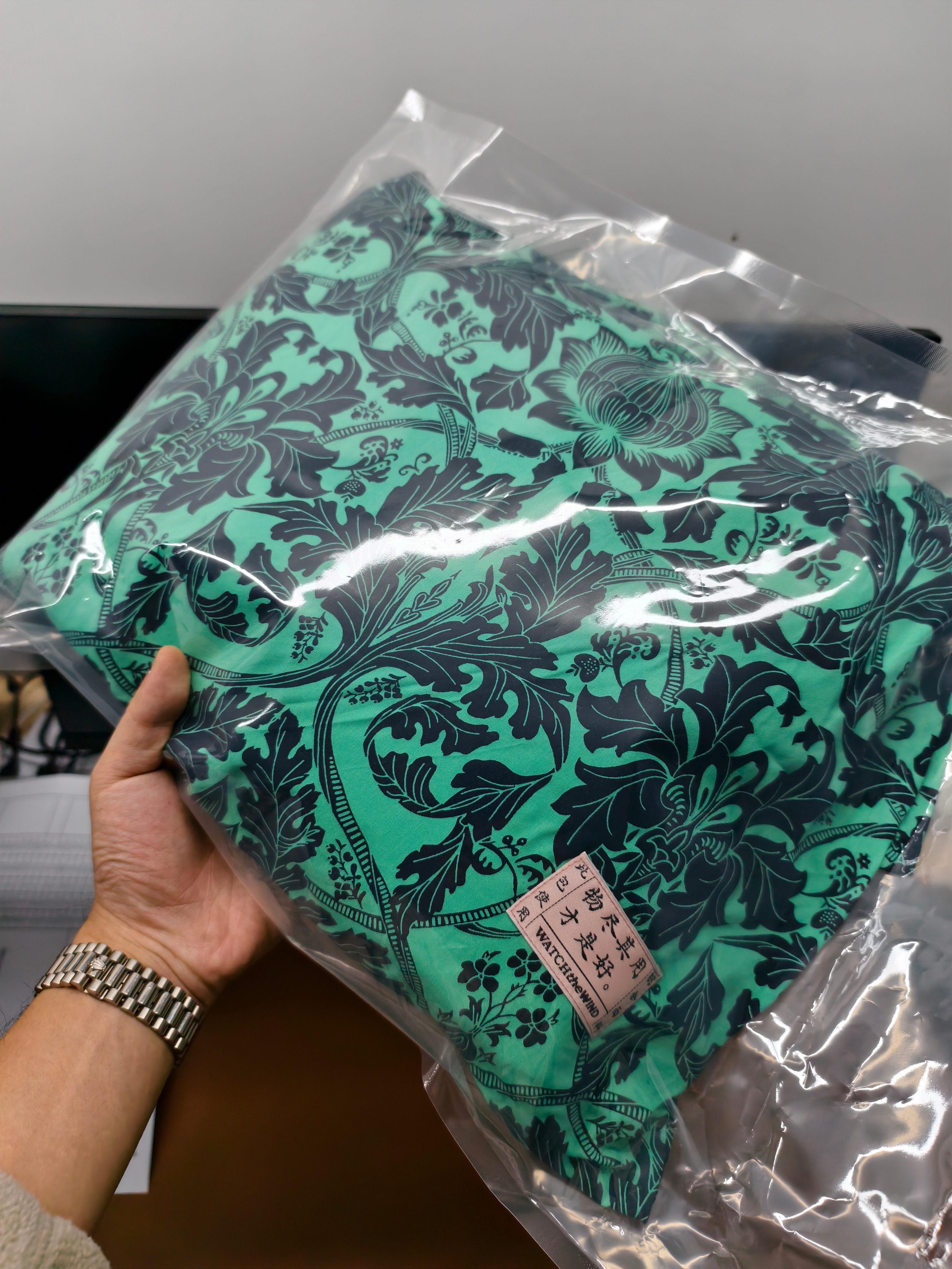 天冷了，发现以前的很多衣服都大了，新买了好几件，试试老师家的WATCHtheWI