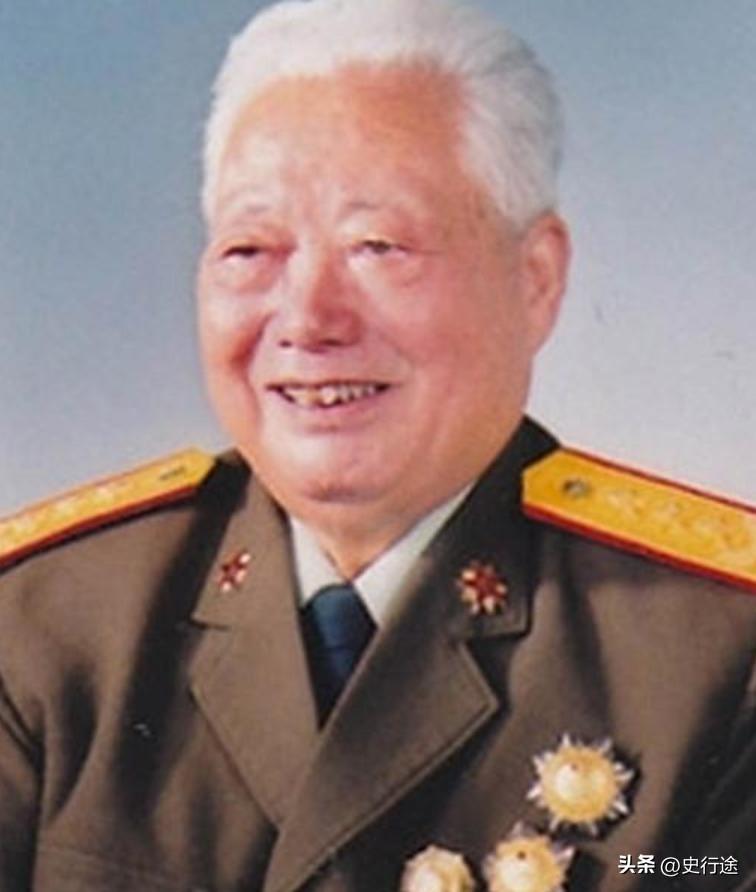 韩先楚的那么多老部下中，也只有刘振华后来授了上将。凭什么呢？解放海南岛，韩先楚问