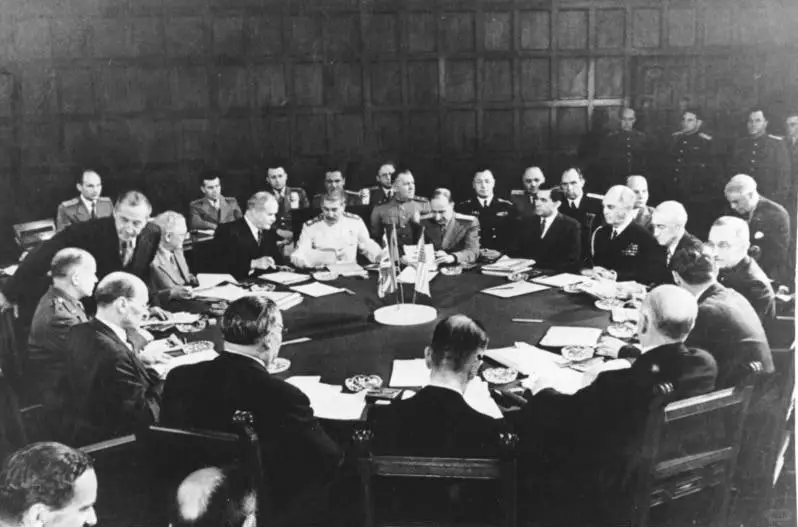 1945年7月26日，《波茨坦宣言》在德国波茨坦签署。第二次世界大战结...