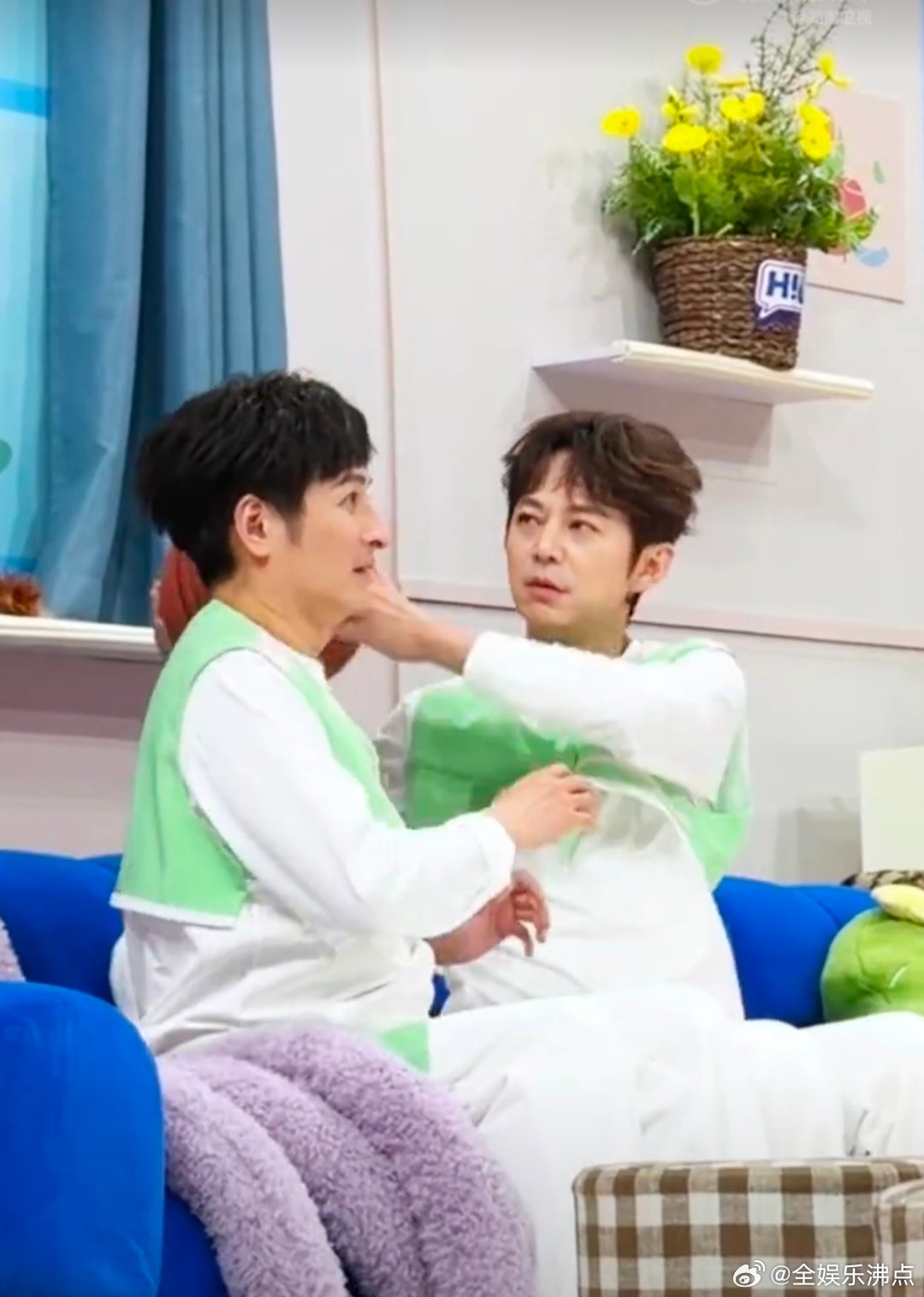 何炅维嘉脑子四肢对了一晚上你好星期六 指令挑战现场，何炅和李维嘉彻底被“yes 