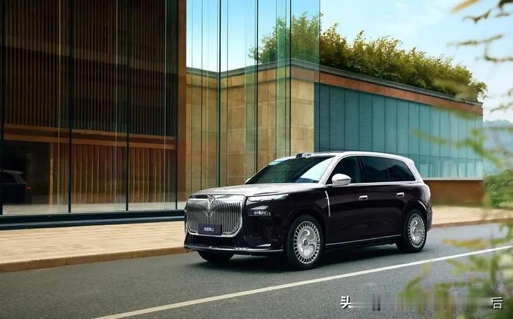 2025年11月10日，岚图汽车第30万辆整车岚图泰山正式下线。11月18日上市