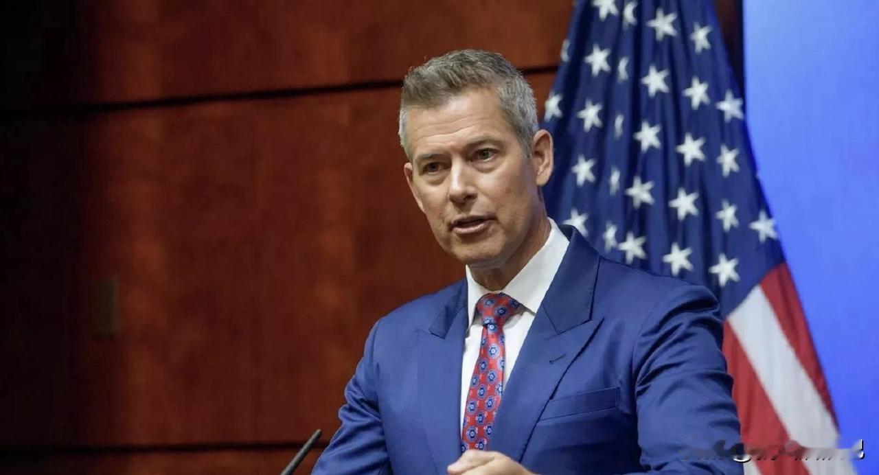 美国交通部长肖恩·达菲表示，由于联邦政府停摆导致空中交通管制人员持续短缺，为确保