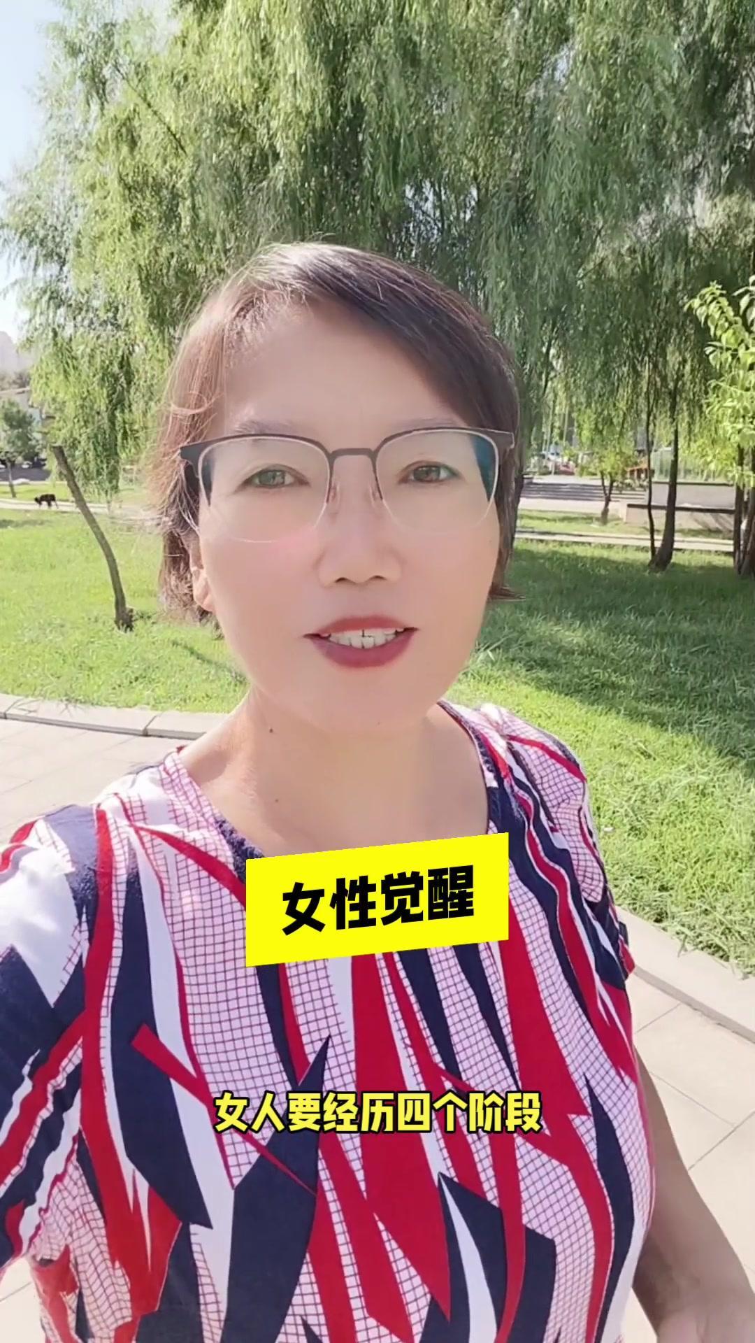 1️⃣经历过一些事情，突然发现你认为最爱你的父母，其实并不爱你。
2️⃣发现兄弟