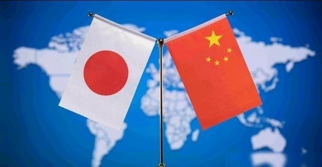 日本突然朝我们喊话了，日本外务大臣茂木敏充声称，日本坚持日中经贸大门绝不能关。这