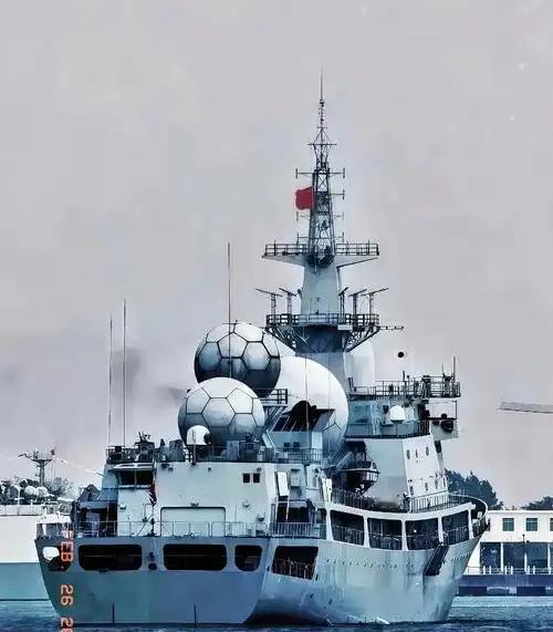 为何缺霸气？山东舰南海碰上法国航母 戴高乐号舰长：我们实力强大。戴高乐号航母刚来