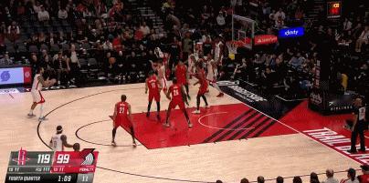 真今天火箭队在NBA常规赛中凭借三人得分20+和六人得分上双的集体攻势，下半场发
