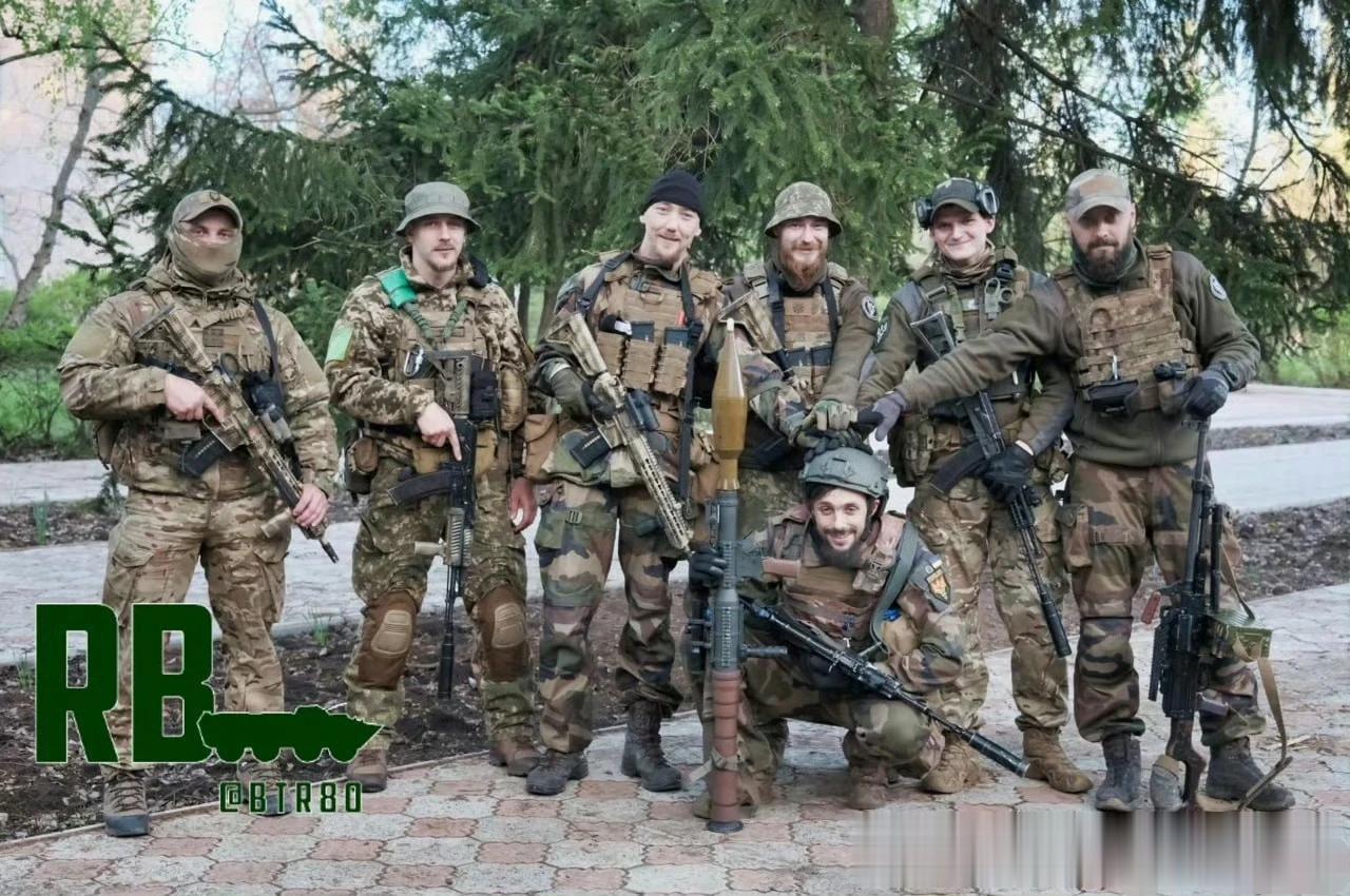 乌克兰国土防卫部队被投入到进攻克里米纳地区的作战，迎头撞上包括喷火器（稳压弹或是