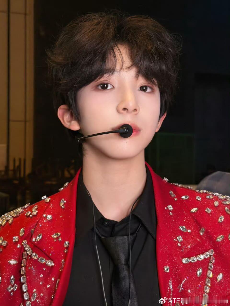 陈浚铭发新微博了，特别帅此男如此权威 