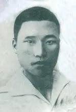 唐克(1903-1930) 原名唐绍尧，化名赵逸民。湖南零陵人。幼读私塾，后入县