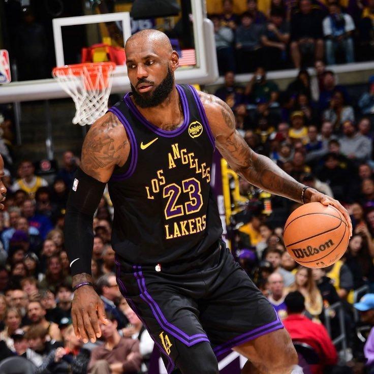 詹姆斯：“我其实不怎么持球，不知道你们看没看我们的比赛，我大部分时间都在打无球。