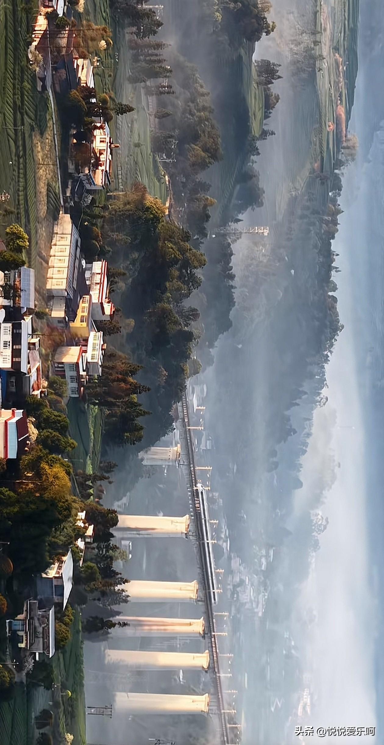 这不是画，而是真实的风景，太美了！应该是江南风景。