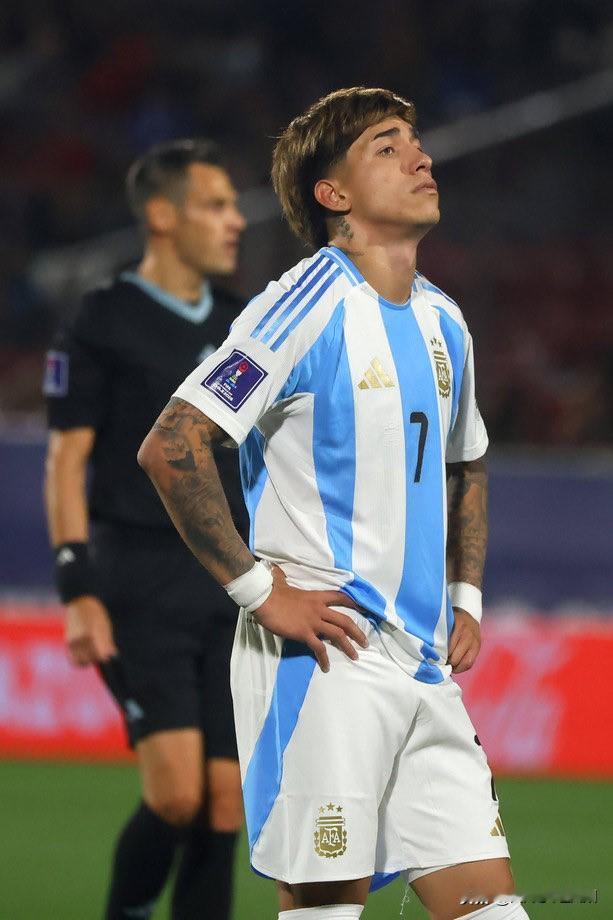 🚨🇦🇷 最新消息：尽管阿贾克斯和萨斯菲尔德之间的转会手续尚未完成，萨斯菲尔