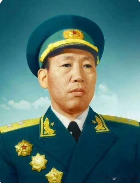 他是开国中将。17岁参加宁都起义，任通讯队队长。20岁任补充团团长，随军长征。2