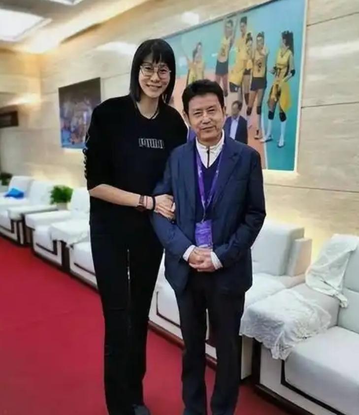 1992年，陈忠和的妻子因背包带勾住了火车，而被卷入火车下不幸而亡，3年后，陈忠